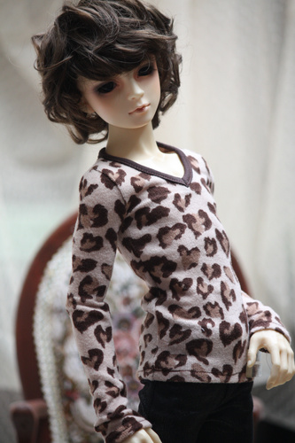 Present by Doll Manufacturer Endless, this T-shirt fits for SD doll with panther print. 